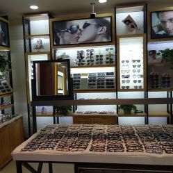 新視界眼鏡店（百聯(lián)徐匯店） 專業(yè)配鏡，點(diǎn)亮清晰視界